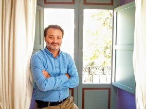 El director del Teatro Principal de Alicante, Paco Sanguino, en su despacho.